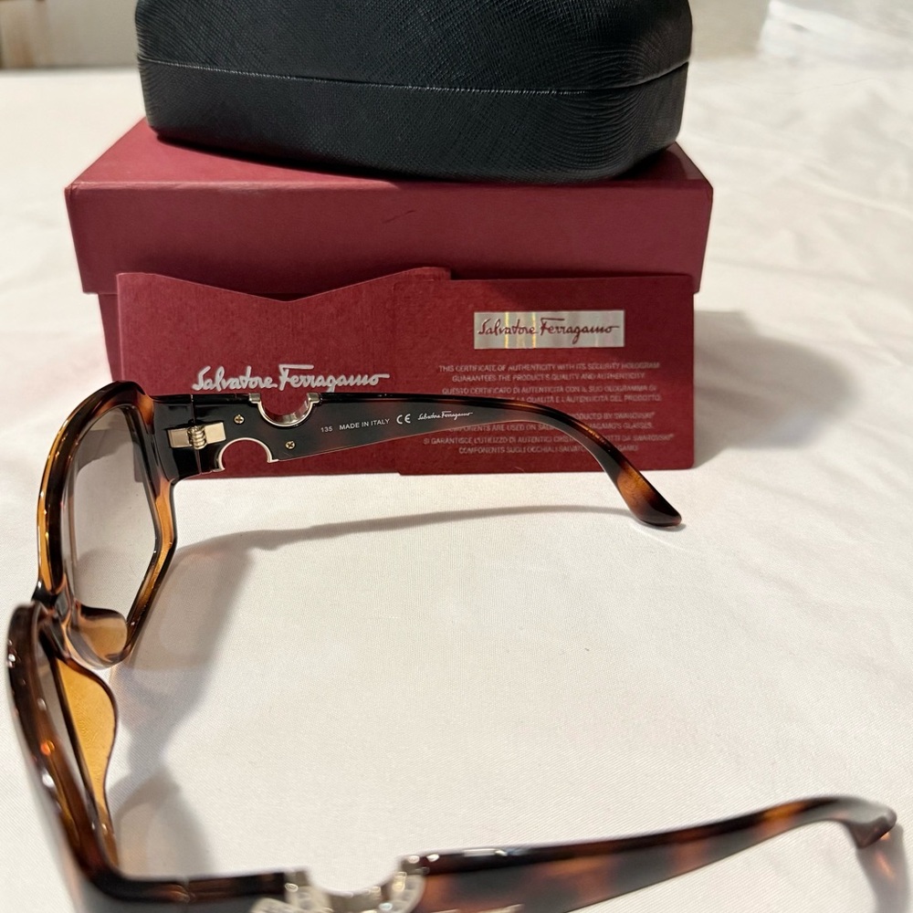 Salvatore Ferragamo Luxury Sunglasses SF642SR Made in Italy with Certificate - Picture 3 of 11